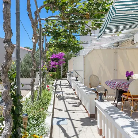 Apartman Family Friendly With A Swimming Pool Businci, Ciovo - 11232