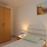 Apartment Family Friendly Apartments With A Swimming Pool Businci, Ciovo - 11232 Trogir