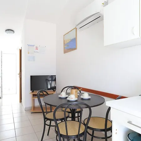 Appartamento Family Friendly With A Swimming Pool Businci, Ciovo - 11232 *