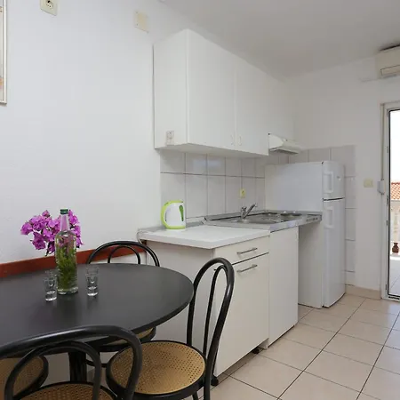 Appartamento Family Friendly With A Swimming Pool Businci, Ciovo - 11232 Traù