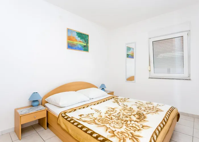 Family Friendly Apartments With A Swimming Pool Businci, Ciovo - 11232 Trogir